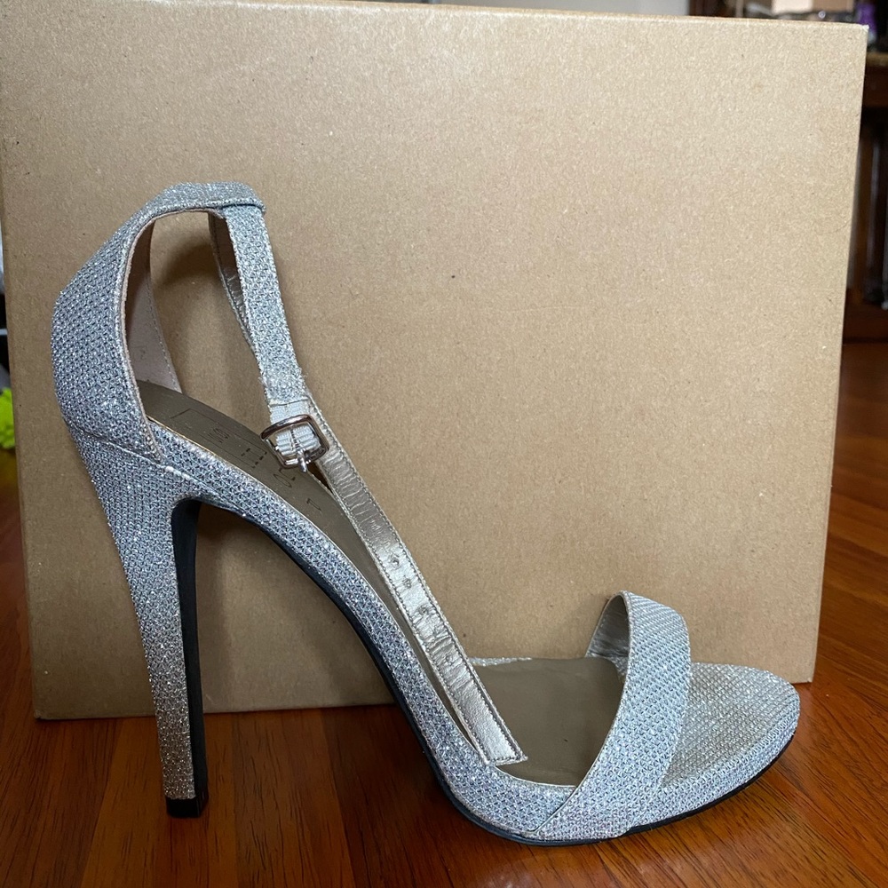 Heels - Picture 2 of 3